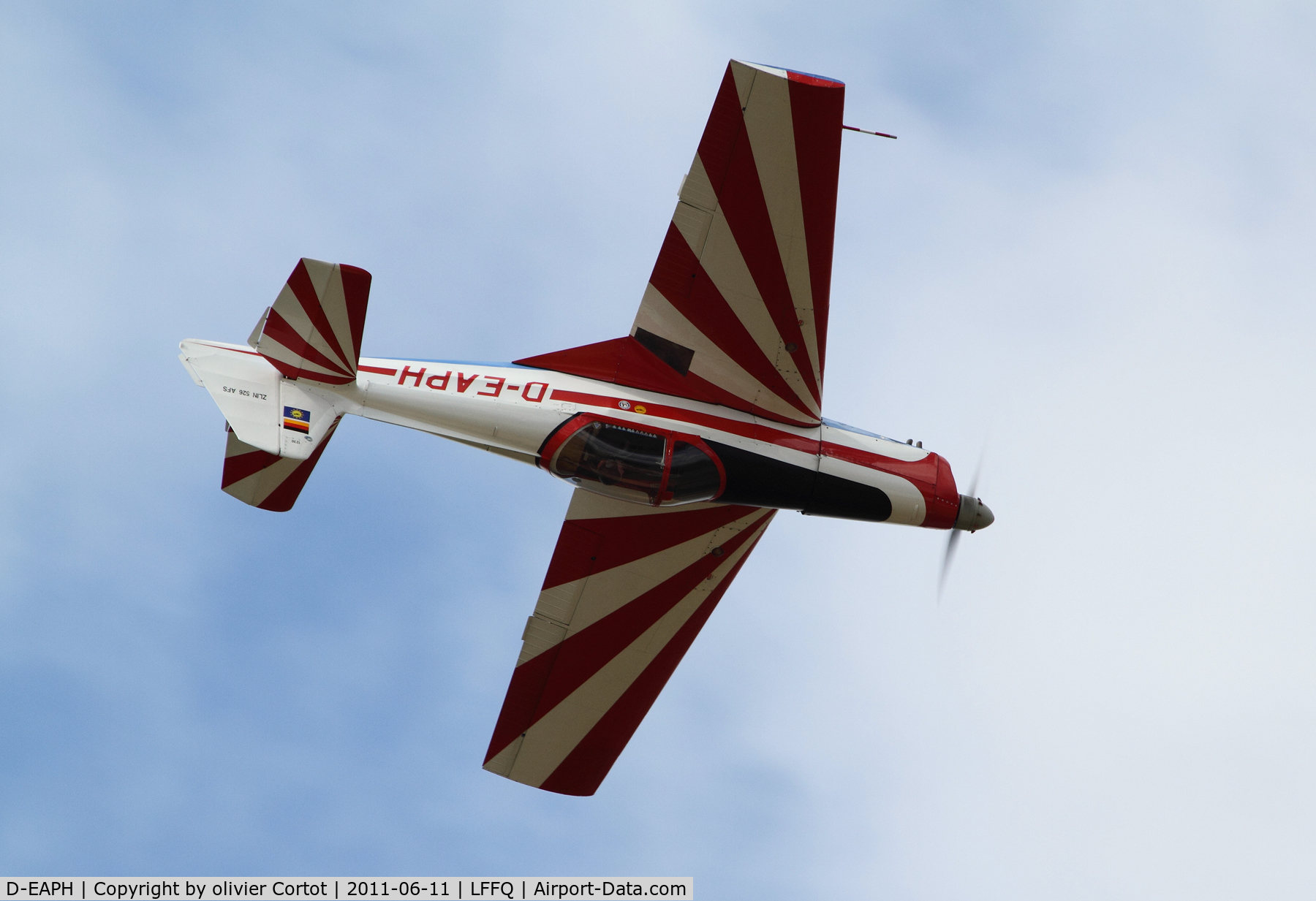 D-EAPH, Zlin Z-526AFS Acrobat C/N 1230, inverted flight specialist ! Ferté Alais 2011