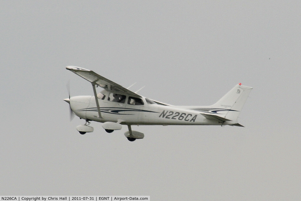 N226CA, 2005 Cessna 172S C/N 172S9793, departing from Newcastle