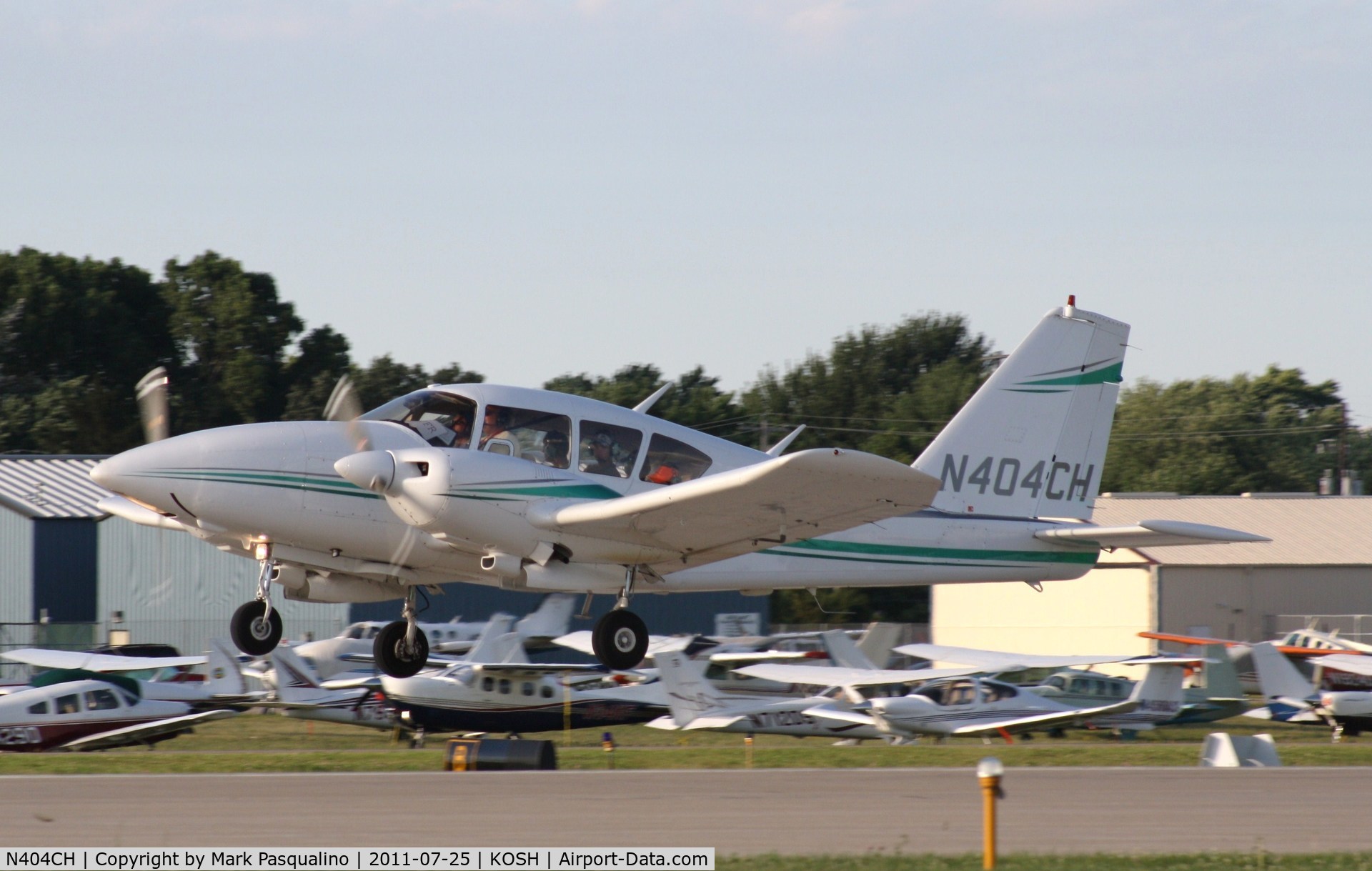 N404CH, 1976 Piper PA-23-250 Aztec C/N 27-7654191, Piper PA-23-250