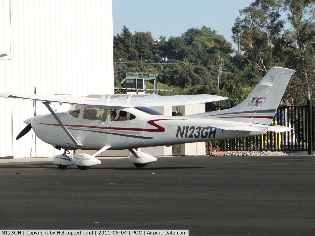 N123GH, 2002 Cessna T182T Turbo Skylane C/N T18208105, Parked in Howard Aviation parking area