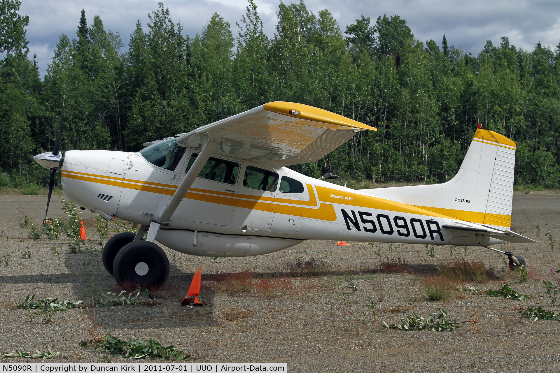 N5090R, 1976 Cessna A185F Skywagon 185 C/N 18503005, A good little field is Willow