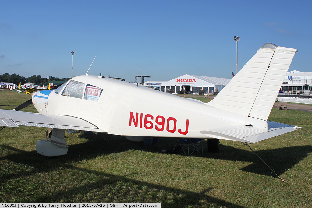N1690J, 1968 Piper PA-28-140 C/N 28-24093, 1968 Piper PA-28-140, c/n: 28-24093 at 2011 Oshkosh