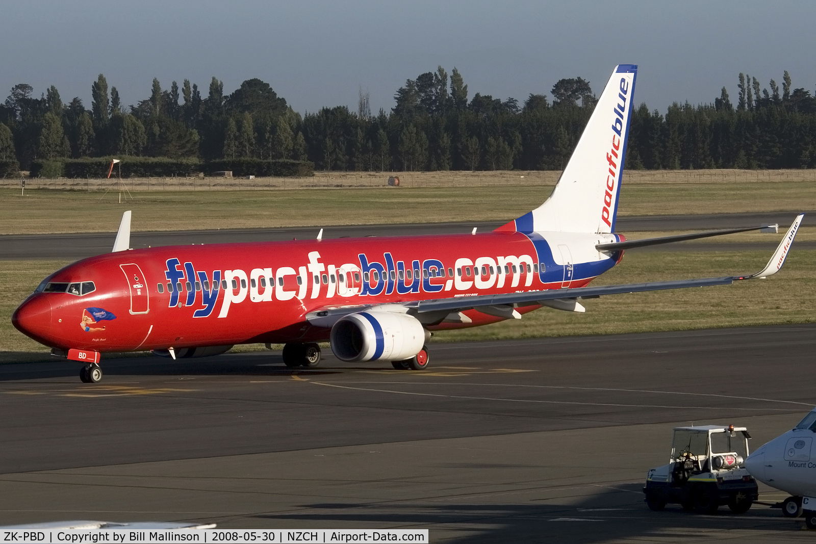 ZK-PBD, 2004 Boeing 737-8FE C/N 33996, taxi to gate after landing on 02