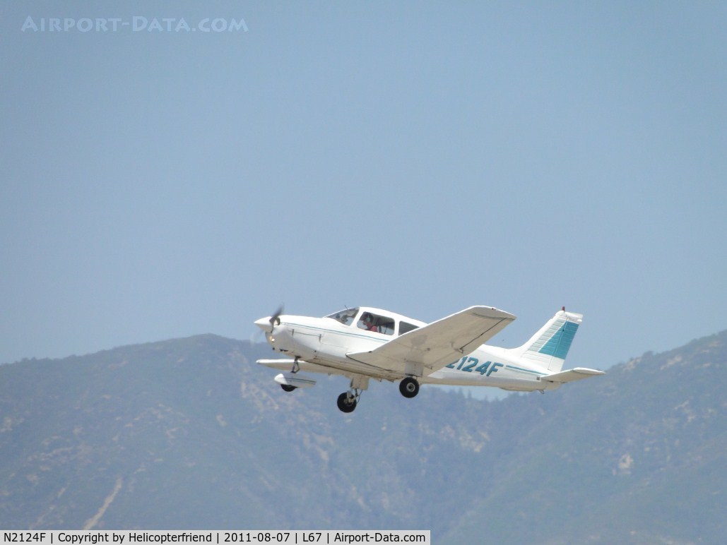 N2124F, 1978 Piper PA-28-161 C/N 28-7916173, Lifting off and heading westbound