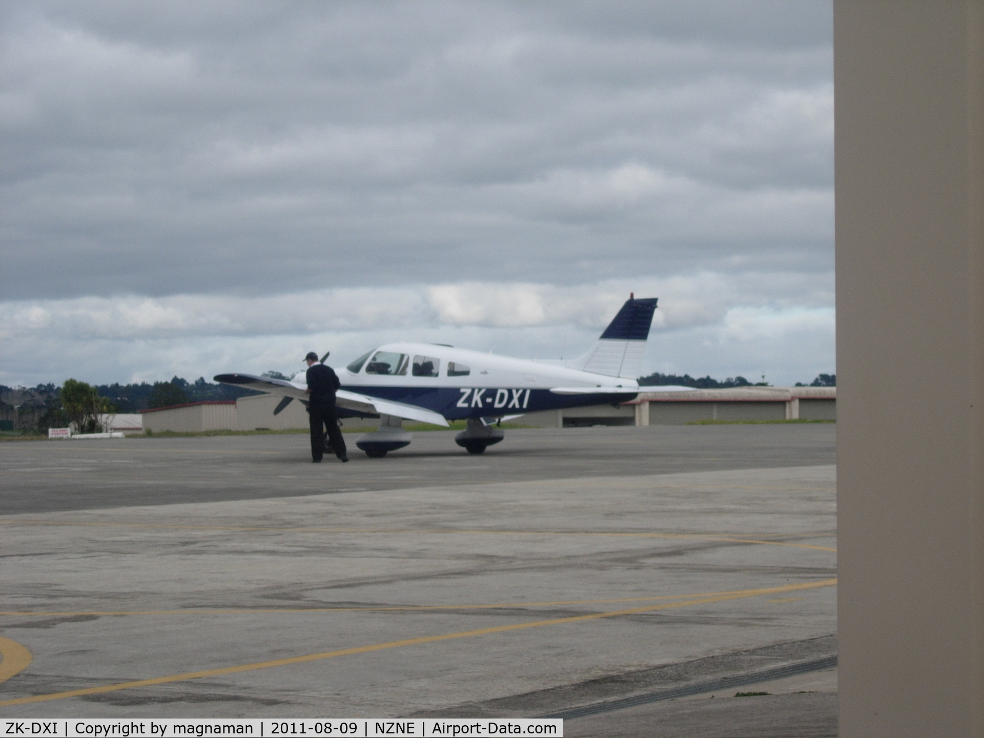ZK-DXI, Piper PA-28-161 Warrior II C/N 28-8016132, About to leave North Shore