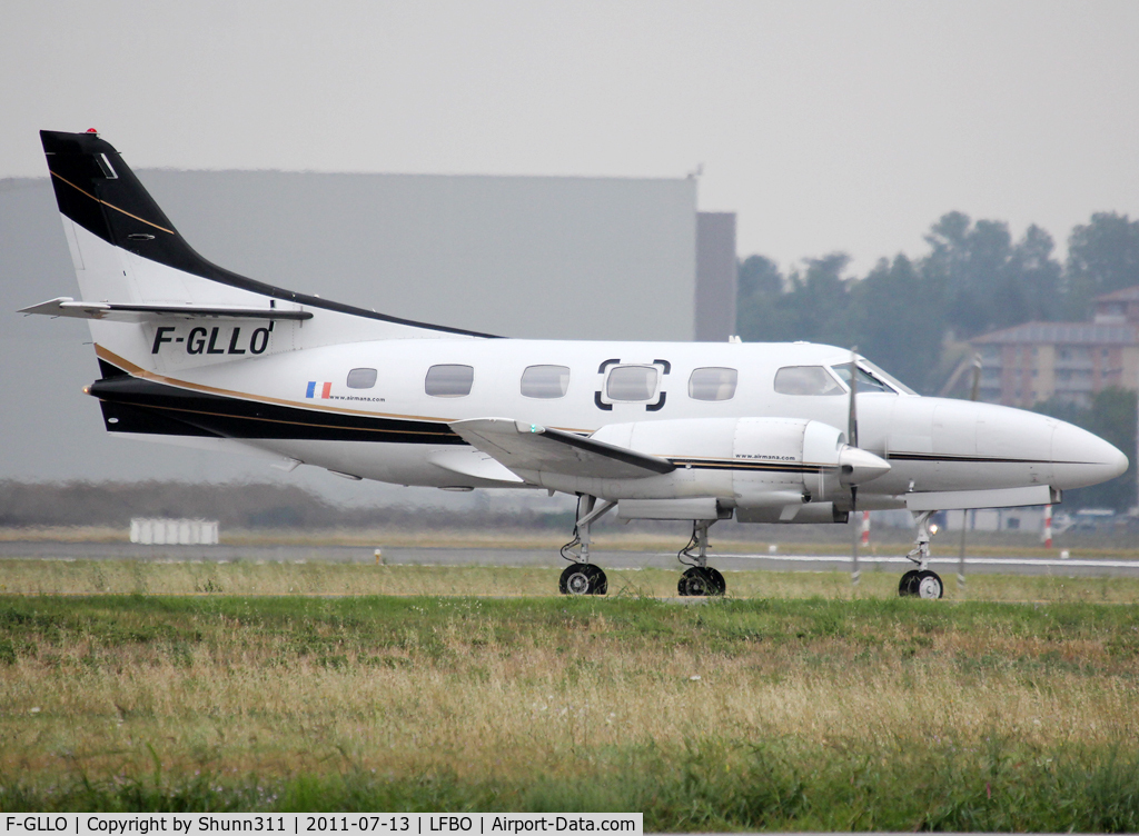 F-GLLO, Swearingen SA-226T Merlin IIIA C/N T-276, Taxiing to the General Aviation area...