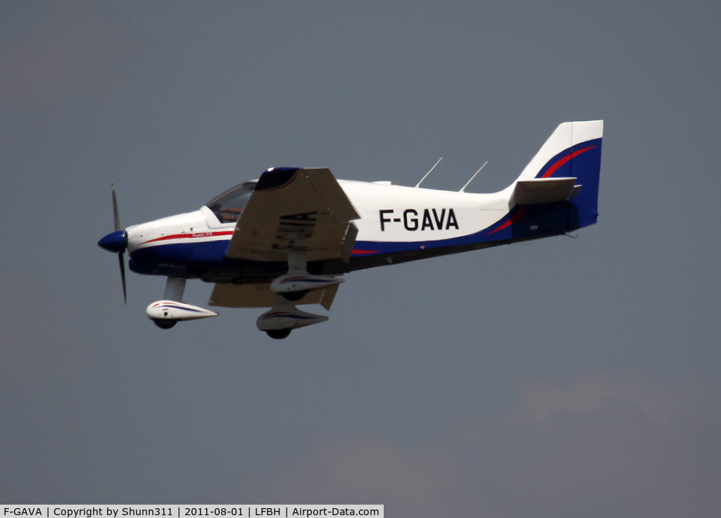 F-GAVA, 1977 Robin DR-400-120 Dauphin 2+2 C/N 1254, Landing rwy 27