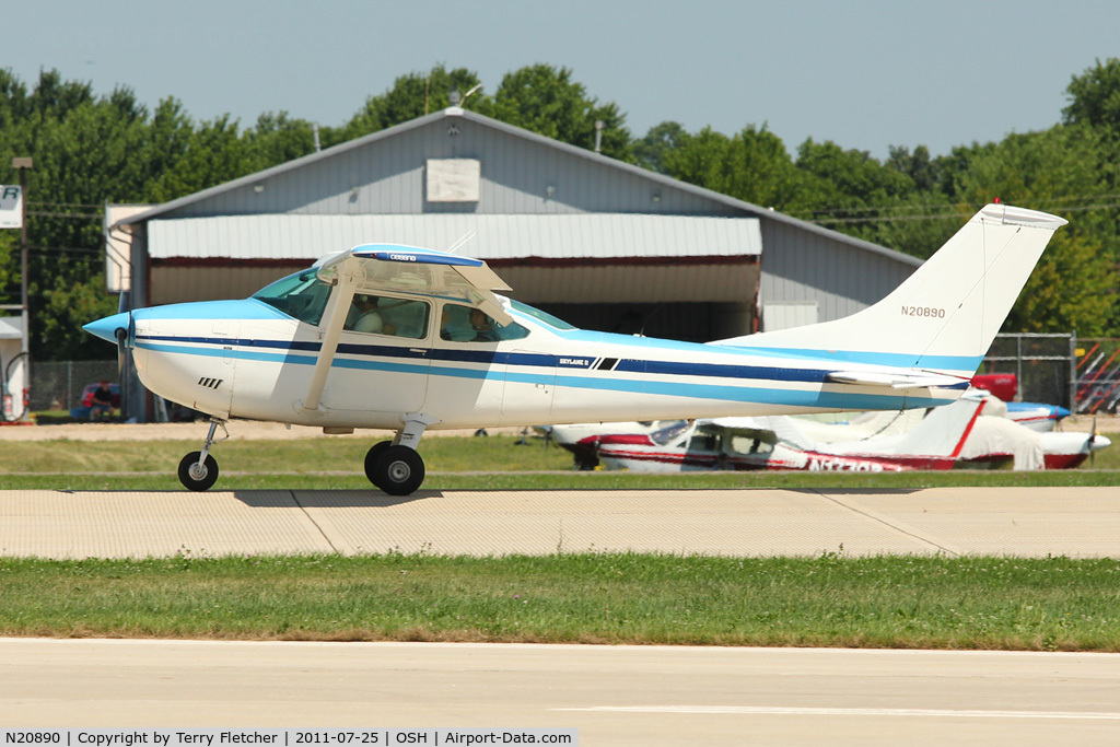 N20890, 1972 Cessna 182P Skylane C/N 18261289, 1972 Cessna 182P, c/n: 18261289 at 2011 Oshkosh