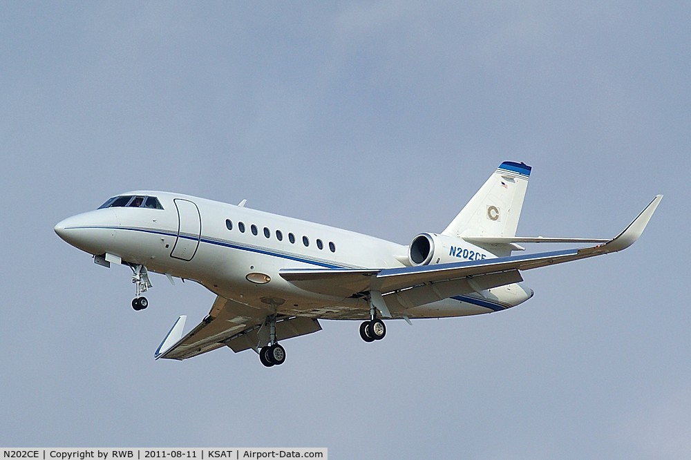 N202CE, 1996 Dassault Falcon 2000 C/N 22, Landing 12R