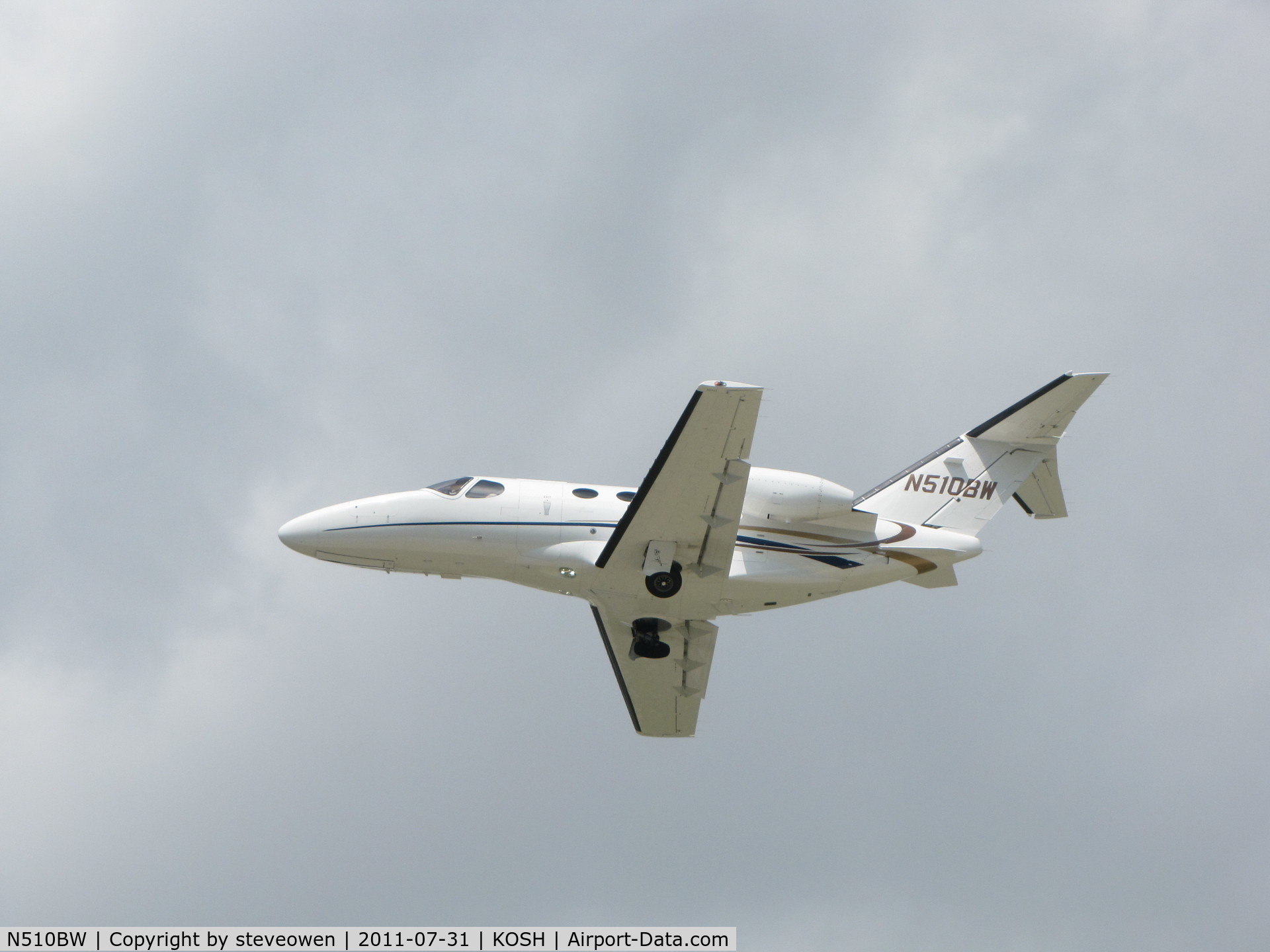 N510BW, 2008 Cessna 510 Citation Mustang Citation Mustang C/N 510-0098, leaving KOSH during EAA2011