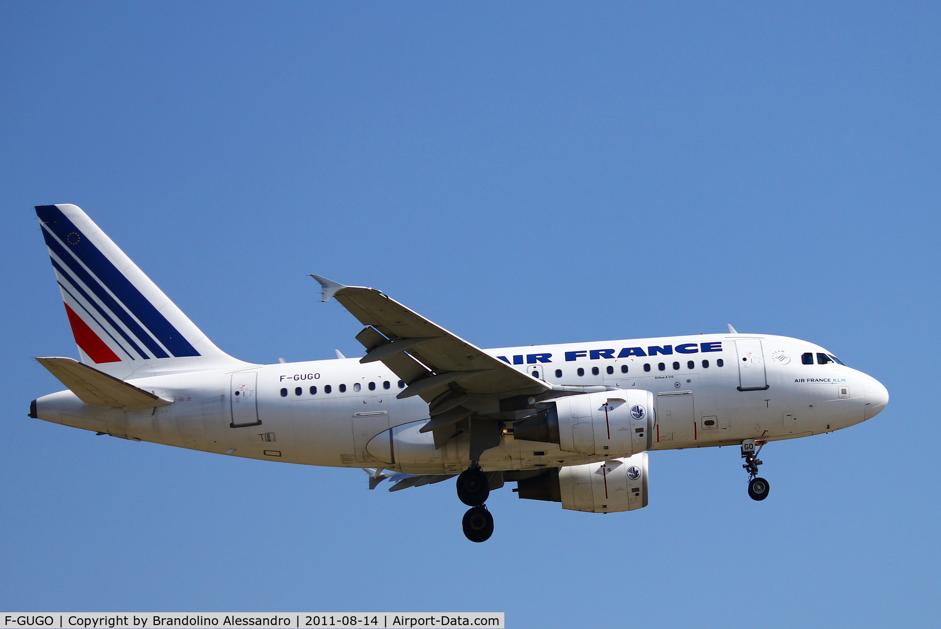F-GUGO, 2006 Airbus A318-111 C/N 2951, Landing from Paris
in Bologna G.Marconi Airport