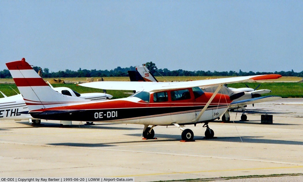 OE-DDI, Cessna 182F Skylane C/N 18254907, Cessna 182F Skylane [182-54907] Vienna~OE 20/06/1995.