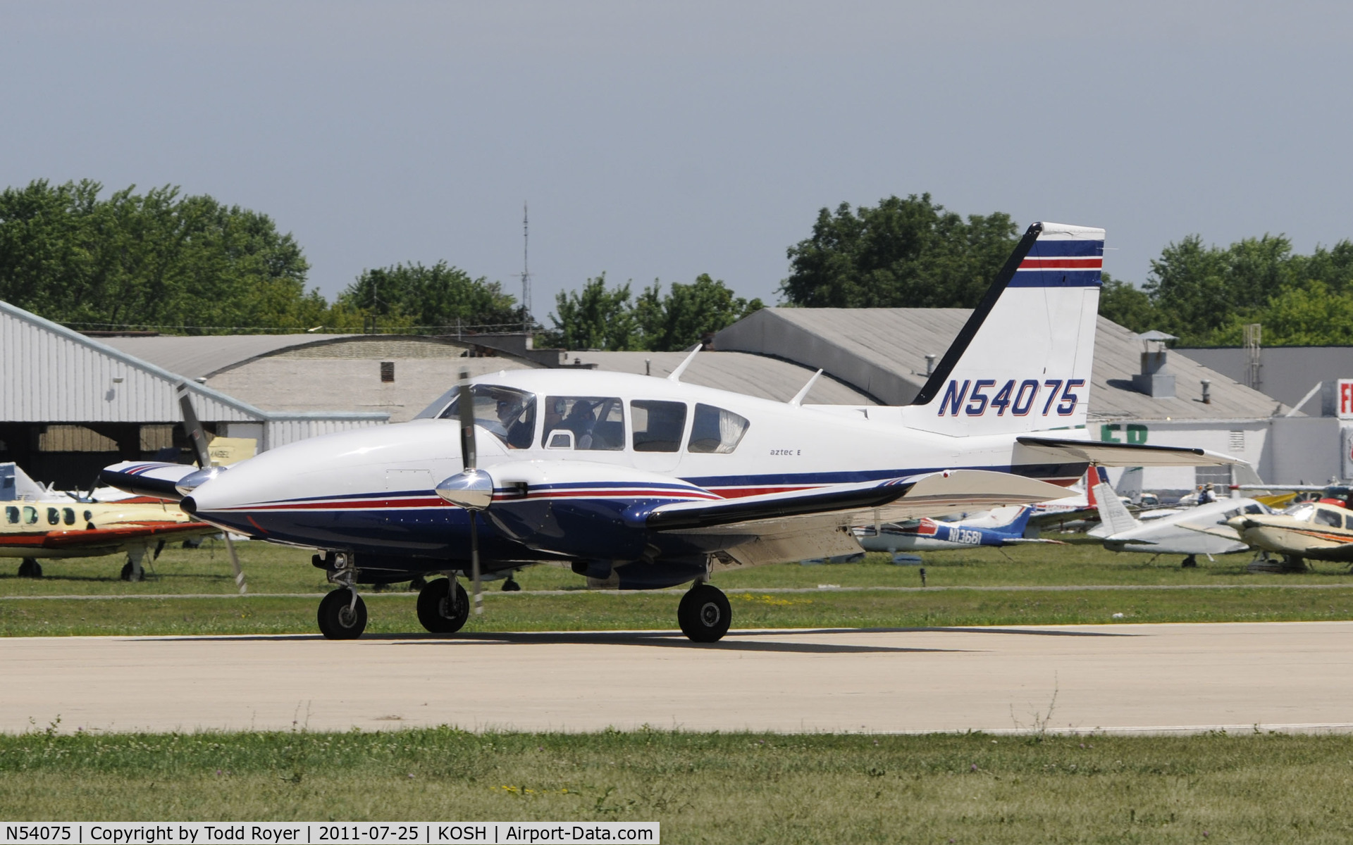 N54075, 1974 Piper PA-23-250 Aztec C/N 27-7405385, AIRVENTURE 2011