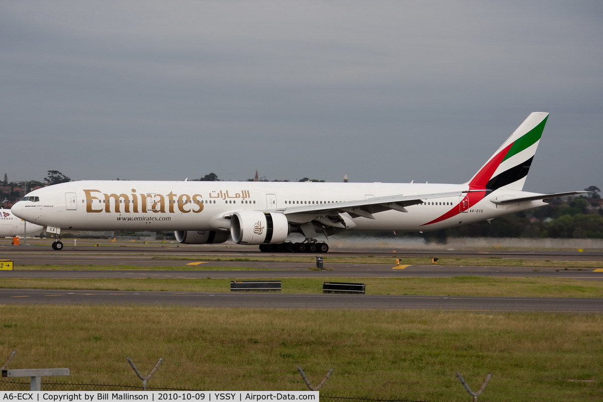 A6-ECX, 2009 Boeing 777-31H/ER C/N 38982, down onto 16R ,from DBX