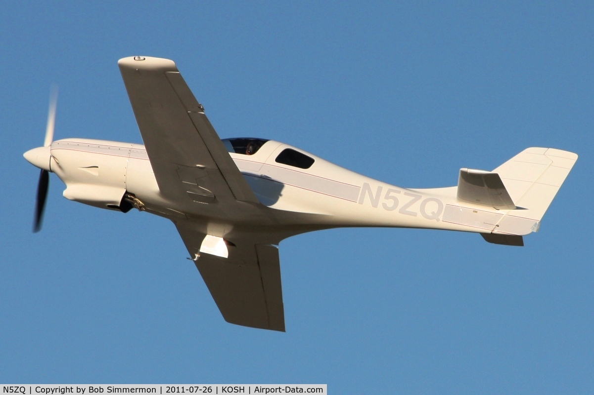 N5ZQ, 2001 Lancair 320 C/N 612-320-358FB, Departing Airventure 2011.