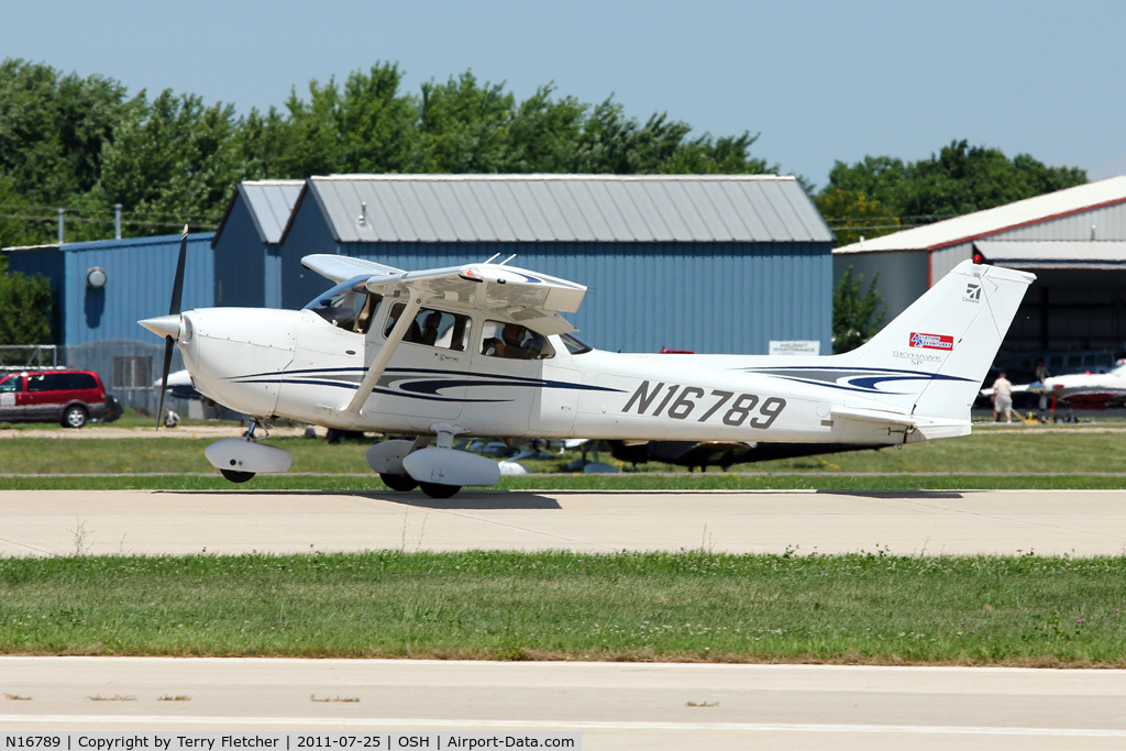 N16789, 2005 Cessna 172S C/N 172S9916, 2005 Cessna 172S, c/n: 172S9916 at 2011 Oshkosh
