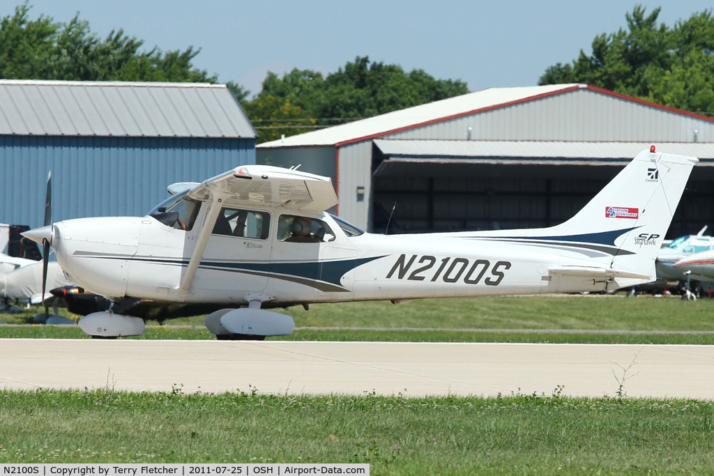 N2100S, 2004 Cessna 172S C/N 172S9589, 2004 Cessna 172S, c/n: 172S9589 at 2011 Oshkosh