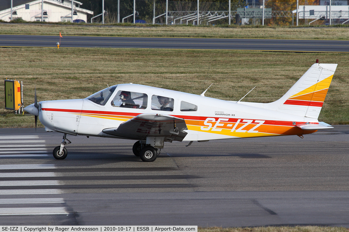 SE-IZZ, 1984 Piper PA-28-161 Warrior II C/N 28-8416058, Stockholms Flygklubb