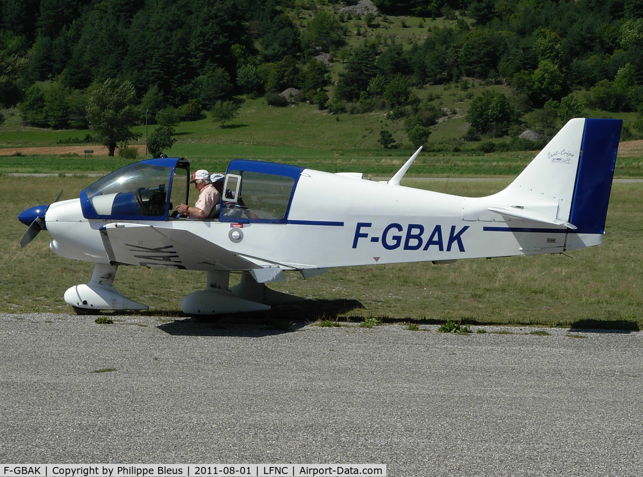 F-GBAK, Robin DR-400-140B 80 Major C/N 1292, Belonging to the local Flying club. Preparing for a flight.