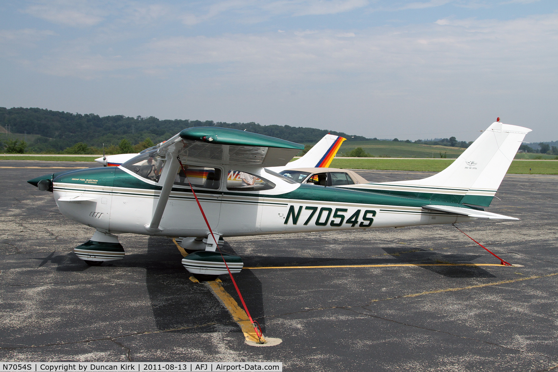 N7054S, 1976 Cessna 182P Skylane C/N 18265056, Looking very sharp