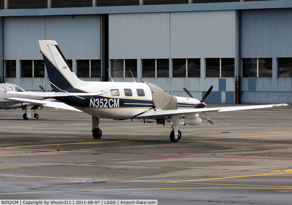 N352CM, 1995 Piper PA-46-350P Malibu Mirage C/N 4636019, Parked...