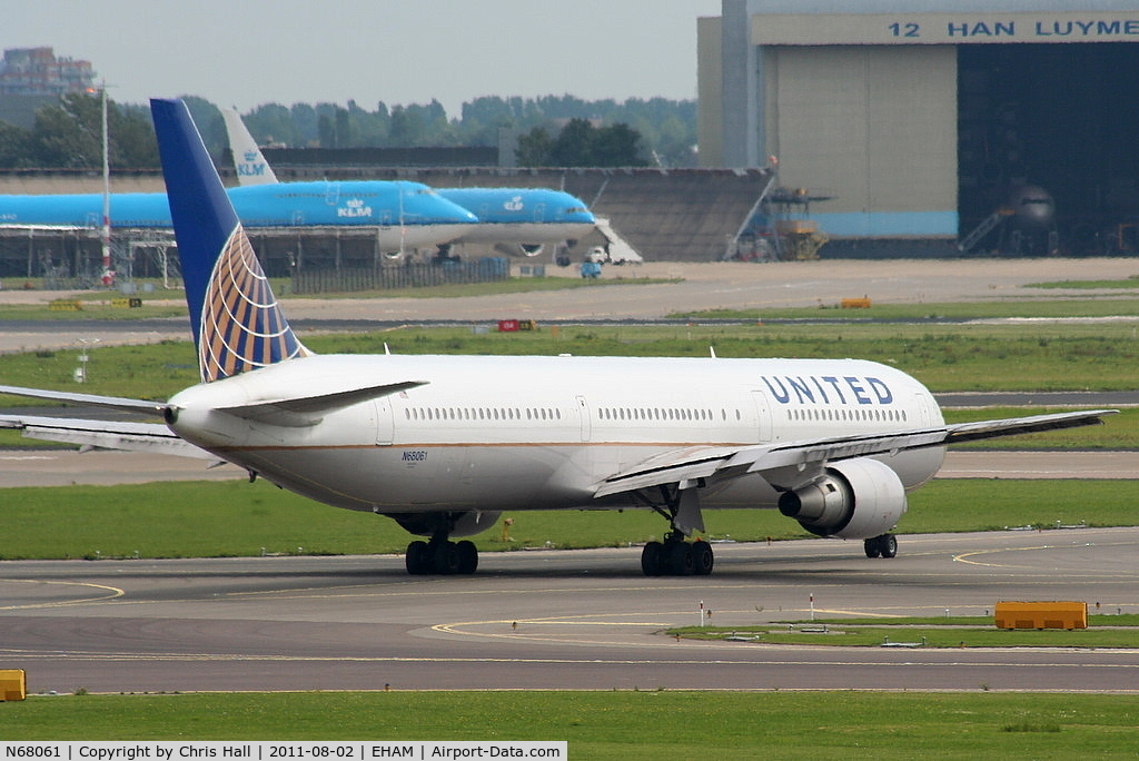 N68061, 2002 Boeing 767-424/ER C/N 29456, United