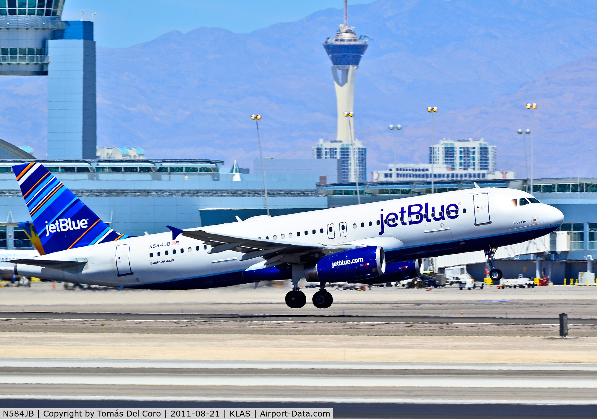 N584JB, 2004 Airbus A320-232 C/N 2149, JetBlue Airways Airbus A320-232 N584JB (cn 2149) 'Blue Fox'

Las Vegas - McCarran International (LAS / KLAS)
USA - Nevada, August 21, 2011
Photo: Tomás Del Coro