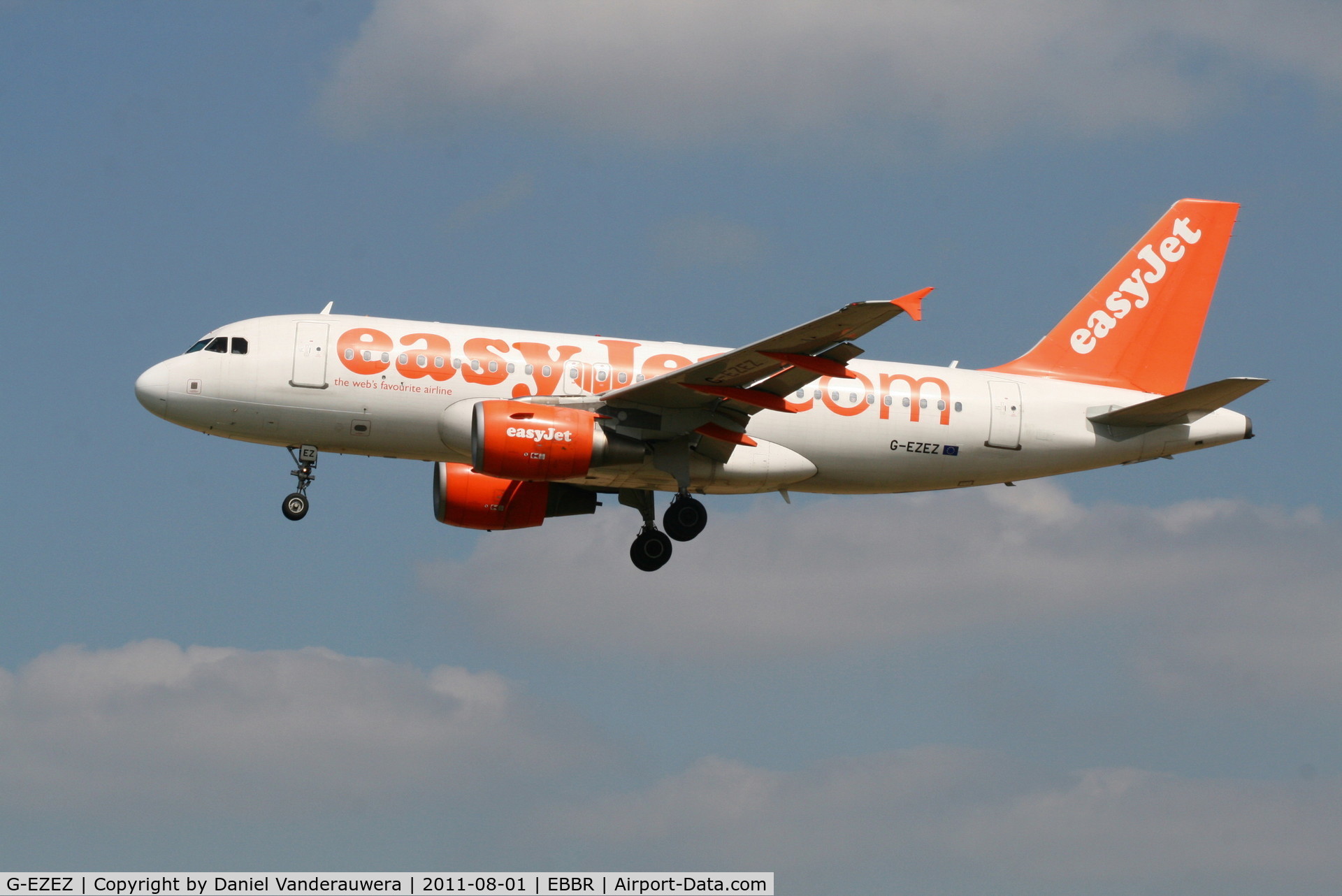 G-EZEZ, 2004 Airbus A319-111 C/N 2360, Arrival of flight EZY4365 to RWY 25L