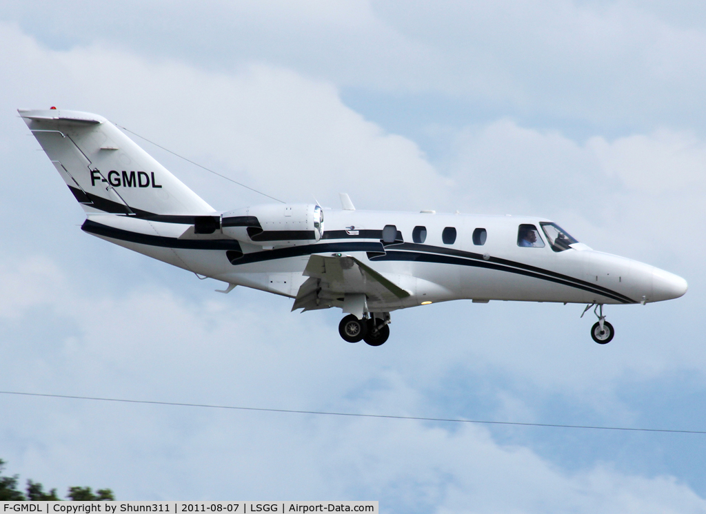 F-GMDL, 2000 Cessna 525 CitationJet CJ1 C/N 525-0400, Landing rwy 23