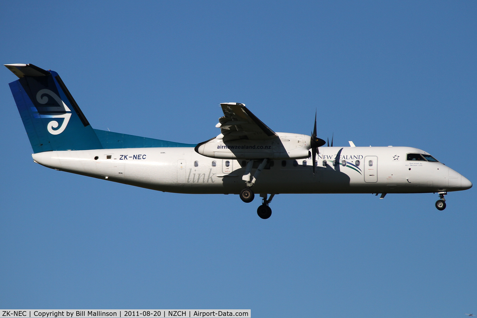 ZK-NEC, 2005 De Havilland Canada DHC-8-311Q Dash 8 C/N 616, finals to 20