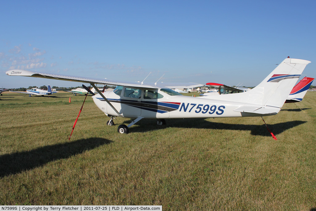 N7599S, 1976 Cessna 182Q Skylane C/N 18265248, 1976 Cessna 182Q, c/n: 18265248 at Fond Du Lac