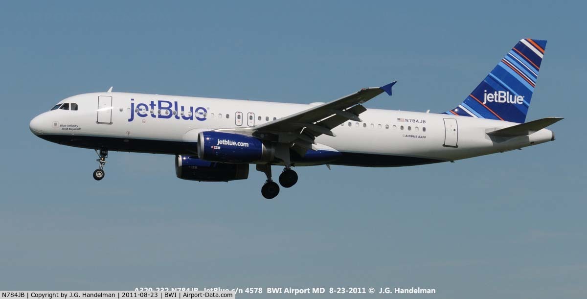 N784JB, 2010 Airbus A320-232 C/N 4578, final to 33L