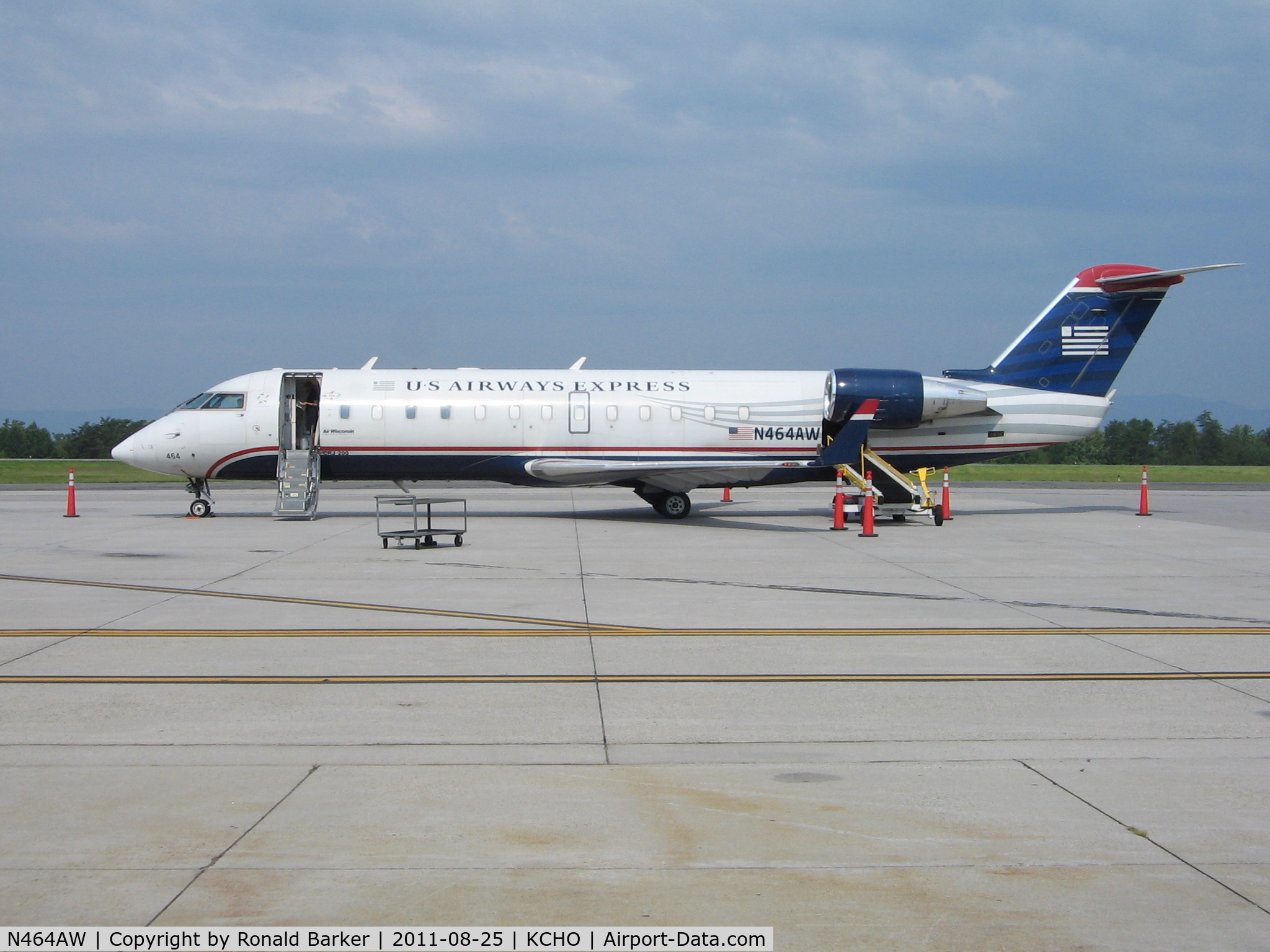 N464AW, 2004 Bombardier CRJ-200LR (CL-600-2B19) C/N 7890, CHO VA