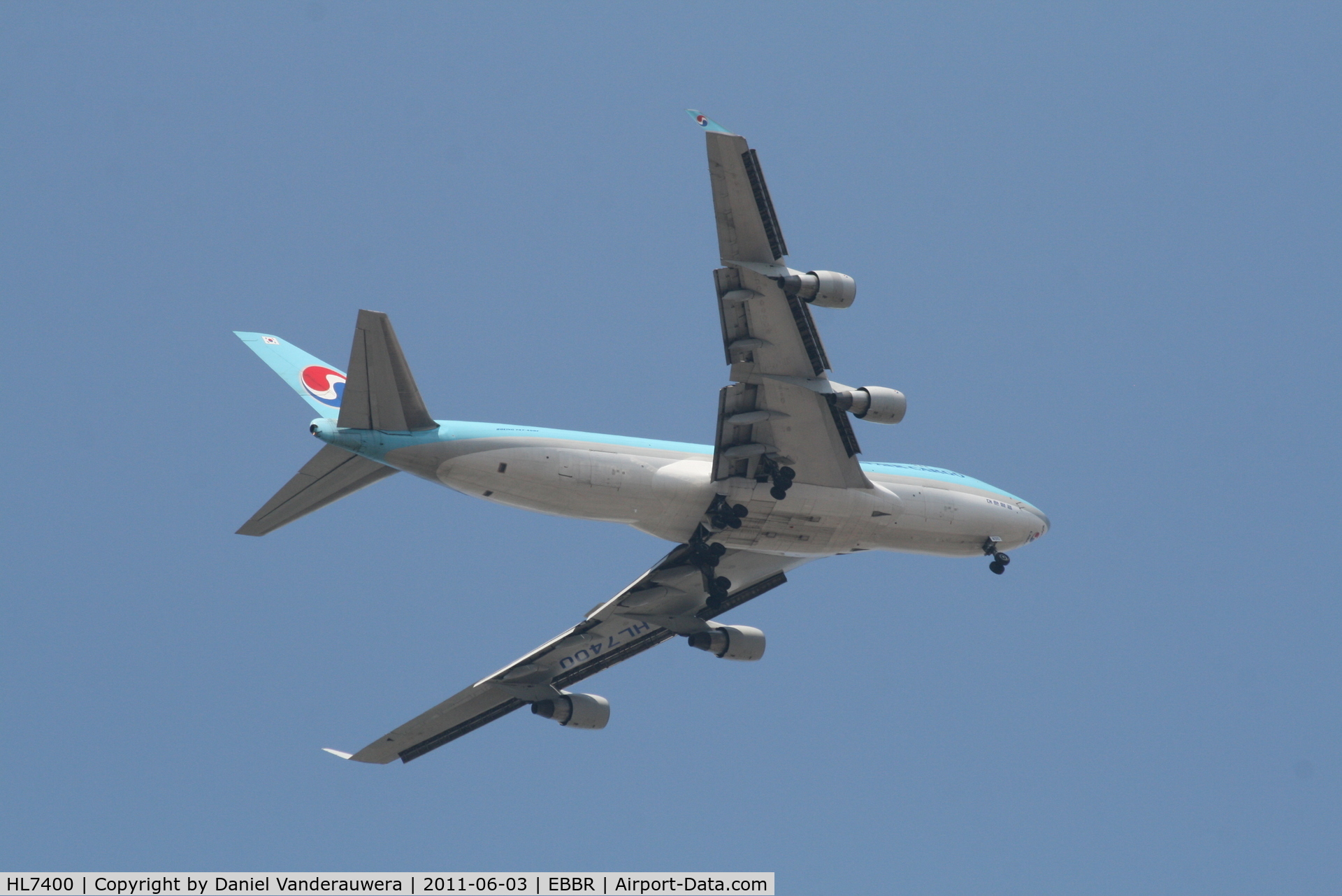 HL7400, 2001 Boeing 747-4B5F/SCD C/N 26414, On approach to RWY 07L