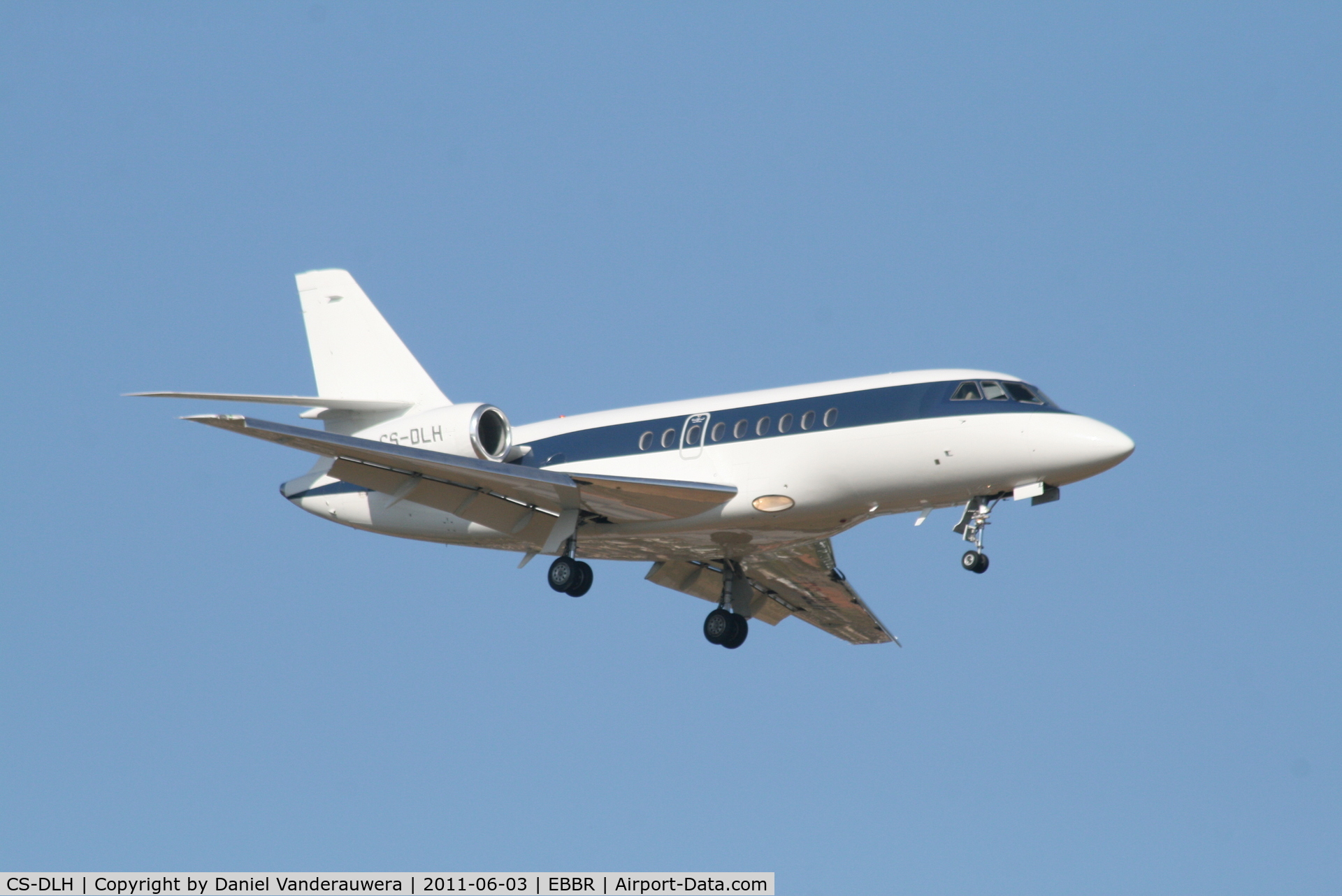 CS-DLH, 2007 Dassault Falcon 2000EX C/N 149, Arrival to RWY 02