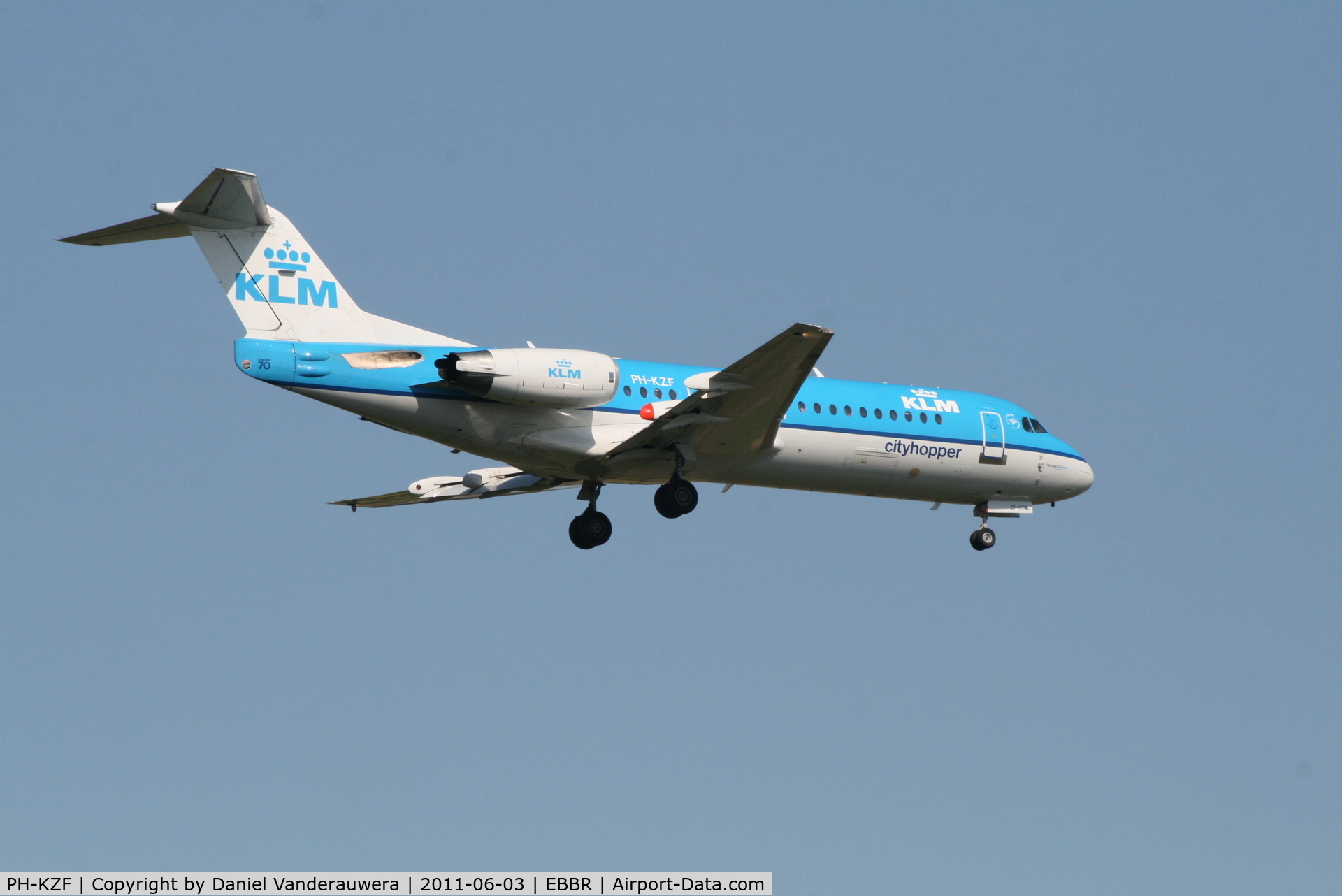 PH-KZF, 1996 Fokker 70 (F-28-0070) C/N 11577, Flight KL1723 is descending to RWY 02