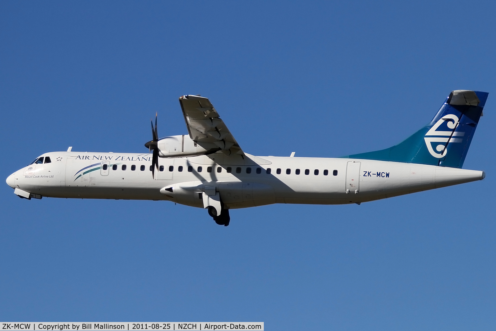ZK-MCW, 2000 ATR 72-212A C/N 646, away from 02