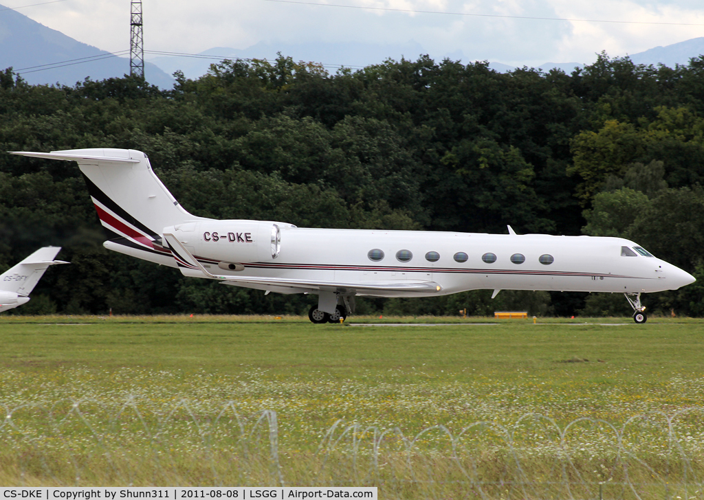 CS-DKE, 2005 Gulfstream Aerospace GV-SP (G550) C/N 5094, Ready for take off rwy 23