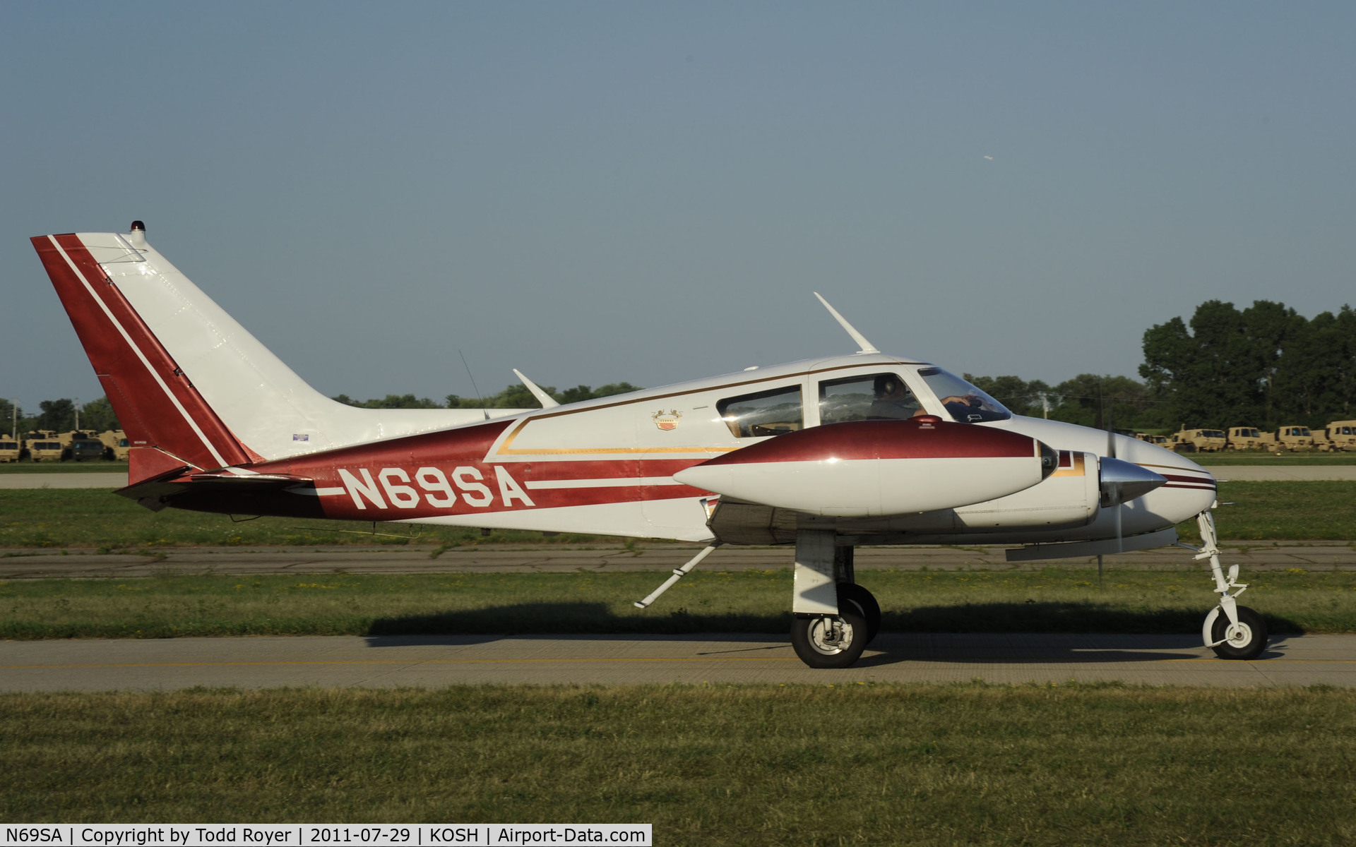 N69SA, 1960 Cessna 310D C/N 39160, AIRVENTURE 2011