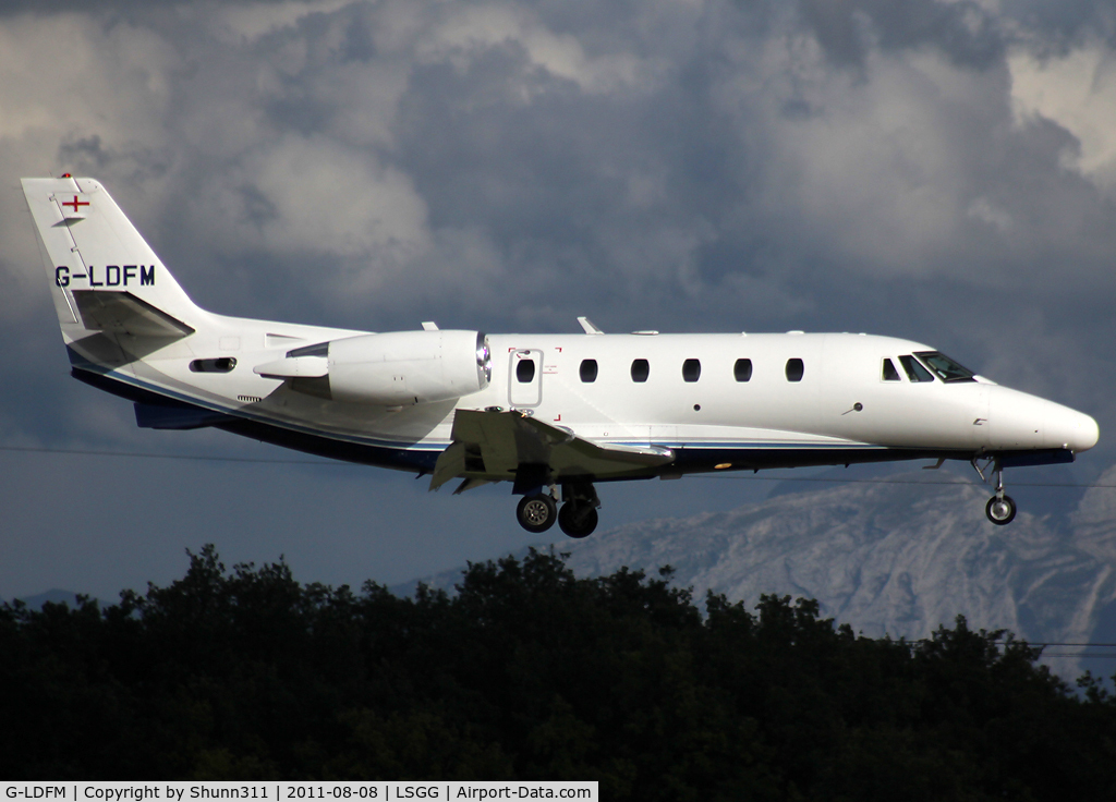 G-LDFM, 2002 Cessna 560XL Citation Excel C/N 560-5242, Landing rwy 23