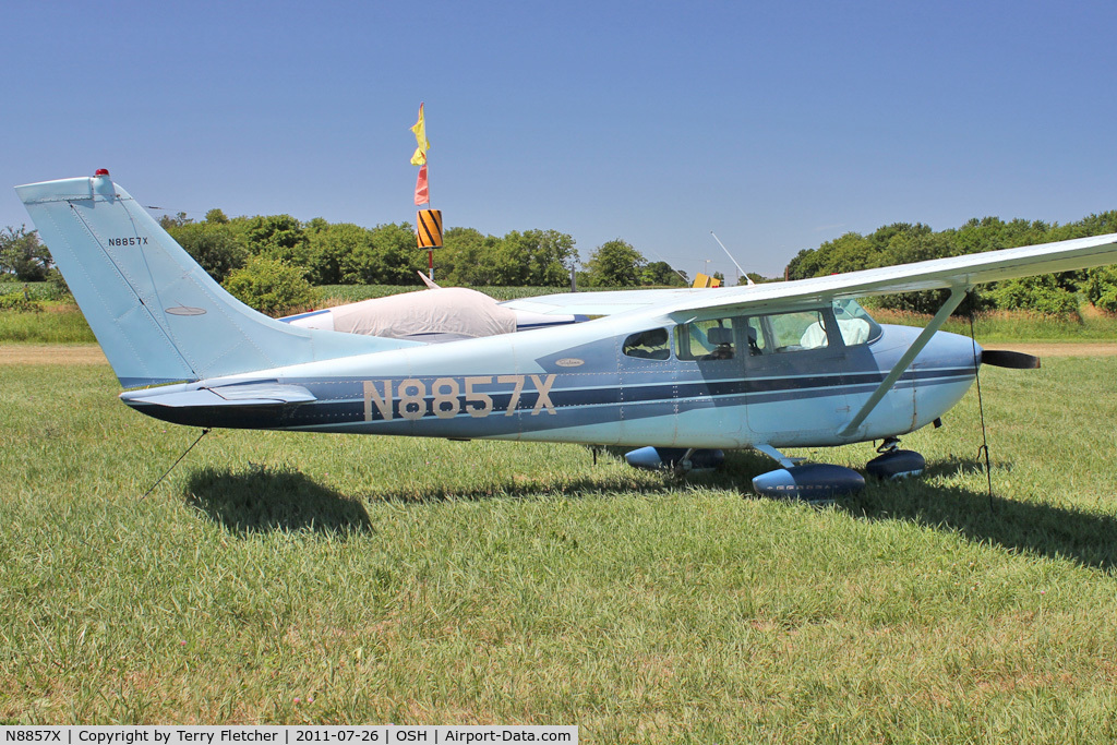 N8857X, 1961 Cessna 182D Skylane C/N 18253257, 1961 Cessna 182D, c/n: 18253257
at 2011 Oshkosh