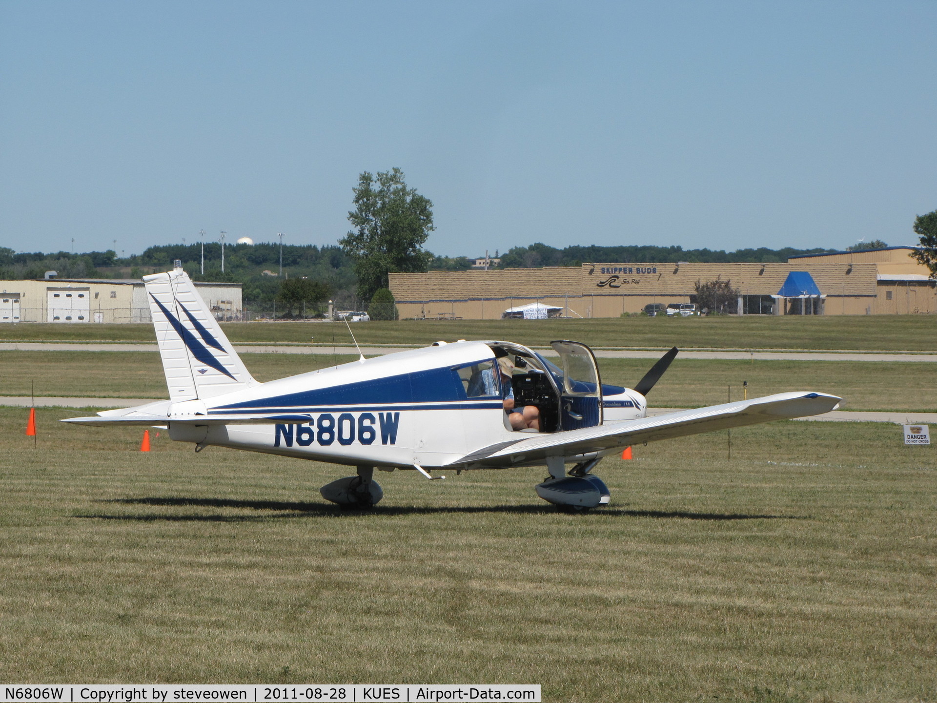 N6806W, 1965 Piper PA-28-140 Cherokee C/N 28-20941, Wings over Waukesha 2011