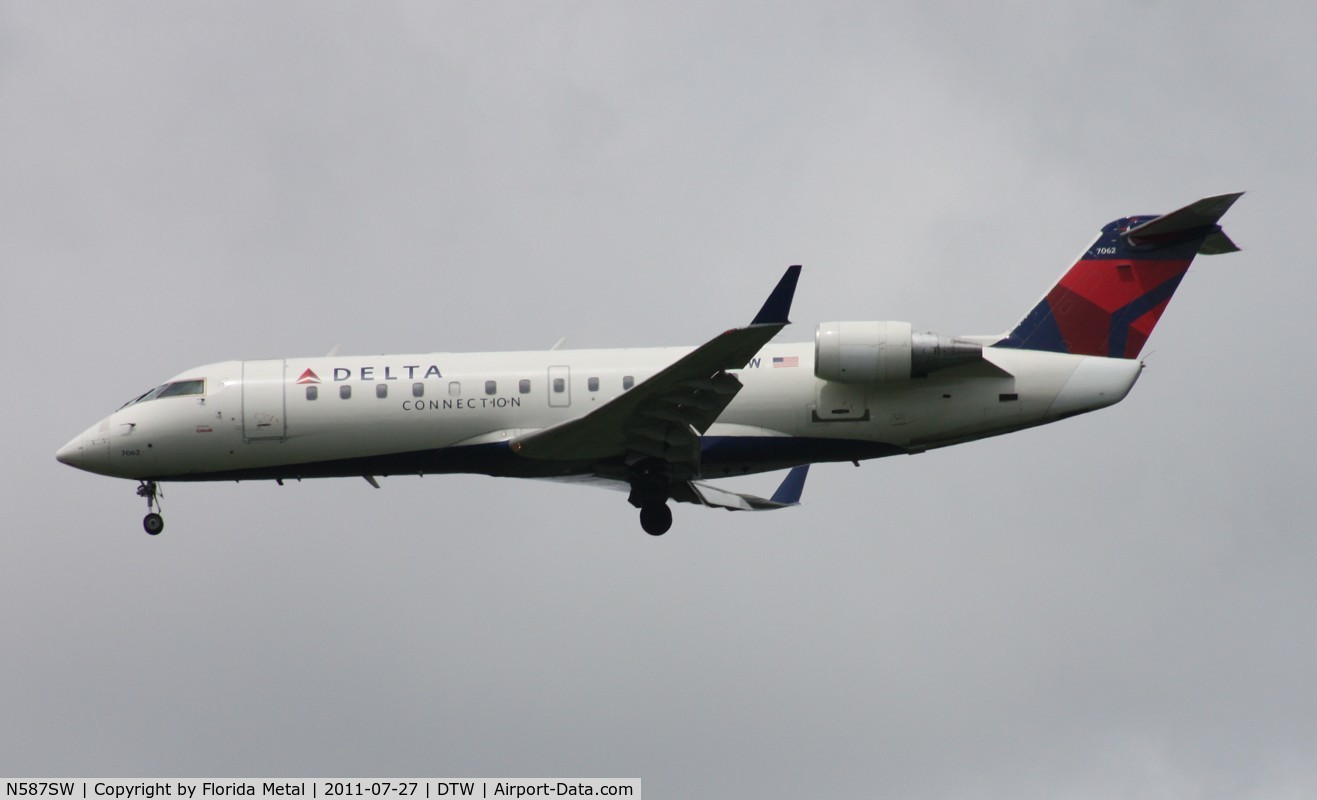 N587SW, 1995 Canadair CRJ-100ER (CL-600-2B19) C/N 7062, Skywest CRJ-200