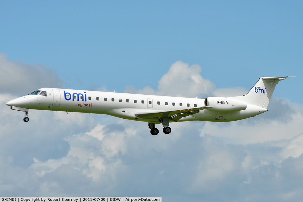 G-EMBI, 1999 Embraer EMB-145EU (ERJ-145EU) C/N 145126, On short finals for r/w 28