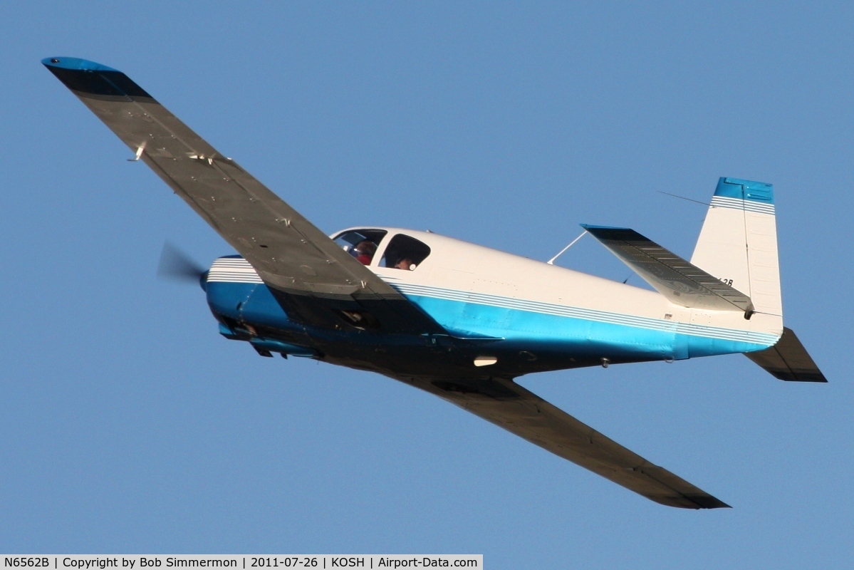 N6562B, 1958 Mooney M20A C/N 1232, Departing Airventure 2011.