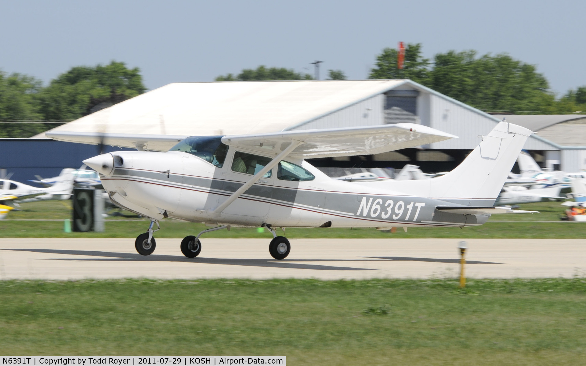 N6391T, 1985 Cessna R182 Skylane RG C/N R18202009, AIRVENTURE 2011