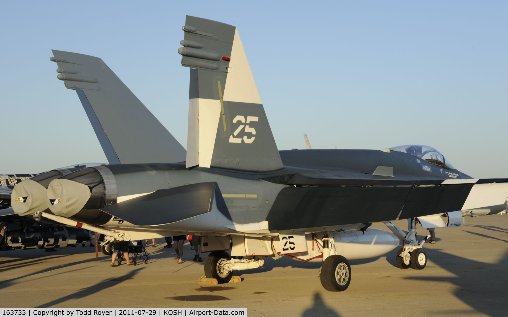 163733, 1989 McDonnell Douglas F/A-18C Hornet C/N 0803, AIRVENTURE 2011
