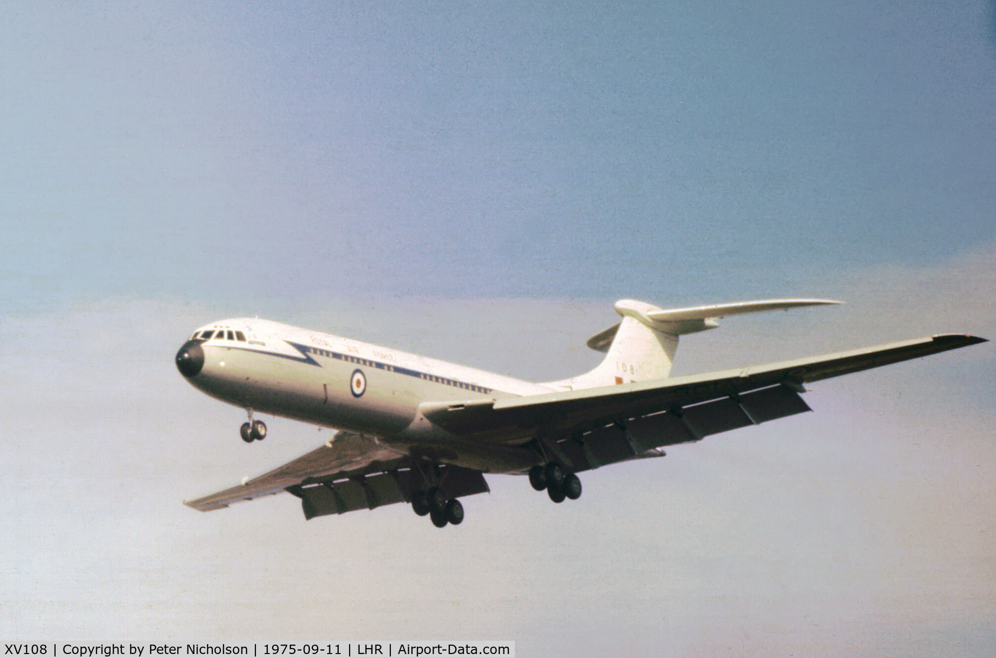 XV108, 1968 Vickers VC10 C.1K C/N 838, VC-10 C.1K of 10 Squadron at RAF Brize Norton on final approach to Heathrow in September 1975.
