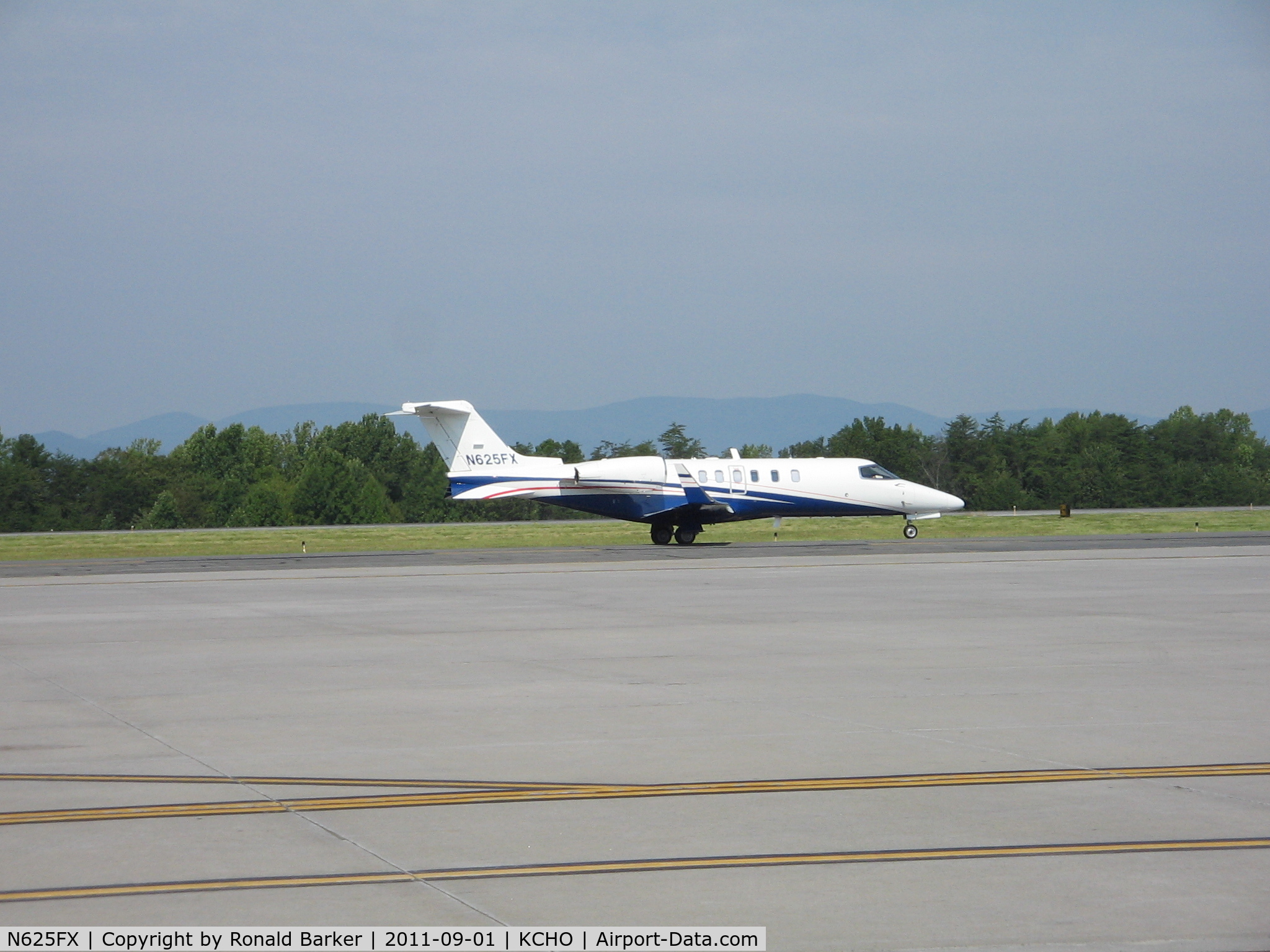 N625FX, 2009 Learjet Inc 45 C/N 45-2116, CHO, VA