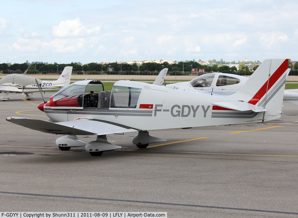 F-GDYY, Robin DR-400-160 Chevalier C/N 1674, Parked...